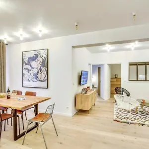  Appartement & Stylish Renovated Parisian / 6-8 Guests